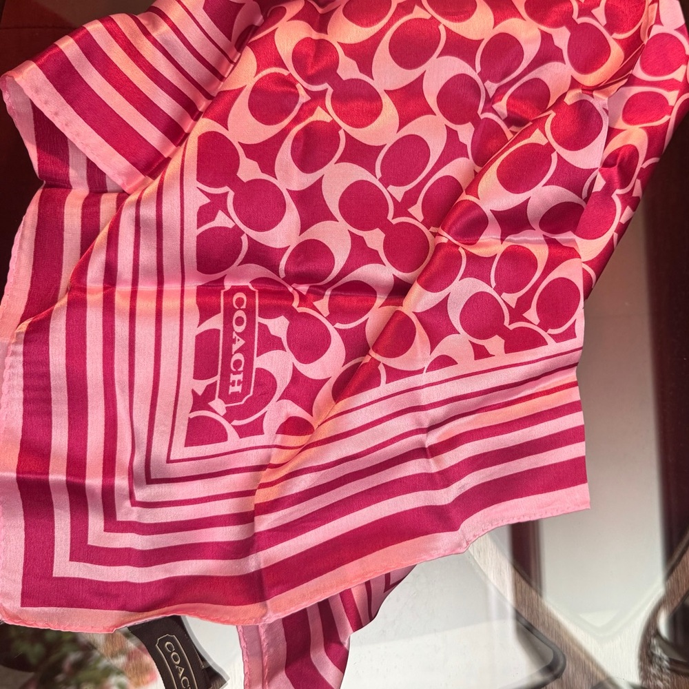 Beautiful COACH Scarf. Material:100% silk.